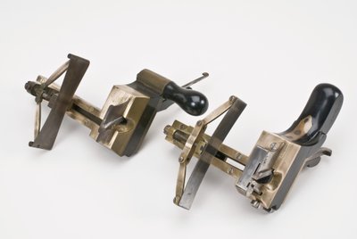 Verstellbare Kompasspflüge des Kutschenbauers, Mitte des 19. Jahrhunderts (Holz, Rotguss und Federstahl) von Thomas Falconer